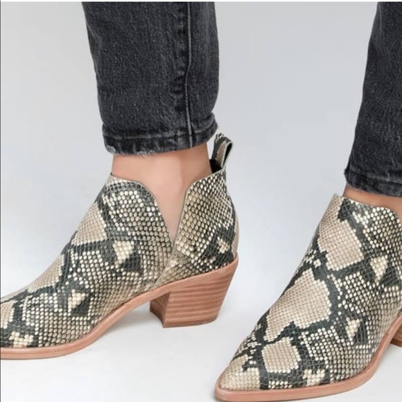 UNIVERSAL THREAD Cari Snake Print Ankle Bootie - Picture 3 of 8